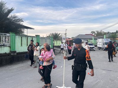 Cepat Tanggap, Polri Bantu Evakuasi Masyarakat Tarakan Pasca Gempa Susulan