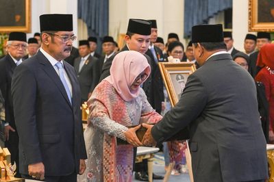 Prabowo Anugerahkan Gelar Pahlawan ke 10 Tokoh, dari Gus Dur hingga Soeharto