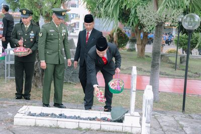 Hari Pahlawan, Pemprov Lampung Ziarah ke Taman Makam Pahlawan