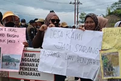 Warga Desa Lubuk Paku Gelar Aksi Unjuk Rasa di PLTA Kerinci