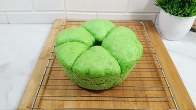 Resep Roti Kukus Pandan Isi Cokelat yang Enak dan Fluffy Banget!