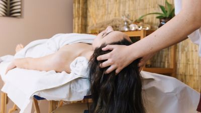 Menggali Manfaat Pijat Kulit Kepala untuk Kesehatan Rambut dan Relaksasi