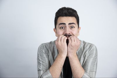 5 Zodiak Cowok yang Paling Penakut dan Sensitif, Termasuk Kamu?