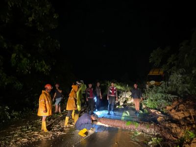 Hujan Deras Picu Longsor di Tapaktuan, Polres Aceh Selatan dan Tim Gabungan Bergerak Cepat!