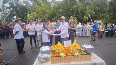 Pemotongan Tumpeng pada Puncak HKN ke-61 di Nunukan