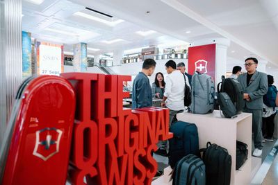 Army Knife Ikonik Ada di Plaza Indonesia, Rayakan 140 Tahun Warisan Desain Swiss