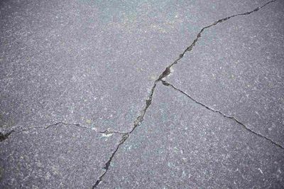 5 Dampak Jalan Rusak yang Menggerus Roda Ekonomi Daerah