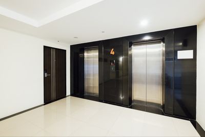5 Arti Mimpi Naik Lift Menurut Primbon Jawa, Pertanda Apa Ya?