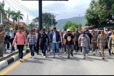 Adhan Dambea Paling Muka saat Ribuan ASN Kota Gorontalo Demo di Kantor BSG