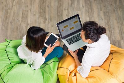 Tablet vs Laptop: Mana yang Layak Jadi Partner Kerja Sehari-hari Kamu?