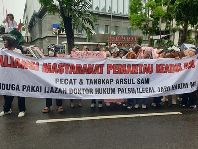 Terjerat Kasus Dugaan Ijazah Ilegal, Arsul Sani Diminta Mundur dari MK
