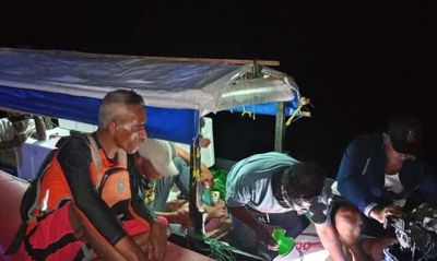 Longboat Mati Mesin Berpenumpang 5 Orang di Aru Dievakuasi Unit Siaga SAR Dobo