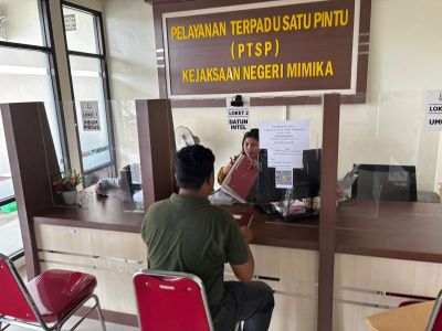 Satres Narkoba Polres Mimika Serahkan Berkas Perkara Kasus Narkotika Jenis Tembakau Sintesis ke Kejaksaan Negeri Mimika