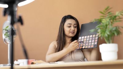 Tips Makeup Natural untuk Rapat Online yang Sempurna