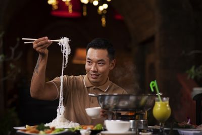 5 Zodiak Cowok yang Paling Suka Makan dalam Astrologi, Cek Zodiak Kamu!