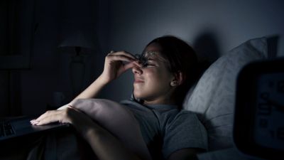 Menghadapi Overthinking di Malam Minggu: Fenomena Sosial dan Psikologis