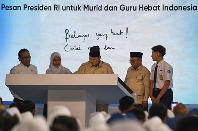 Prabowo akan Kejar Duit Koruptor buat Beli Smartboard untuk Tiap Kelas di Indonesia