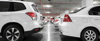 5 Cara Parkir di Ruang Sempit Tanpa Kamera Mundur, Lebih Mudah dari Kelihatannya!