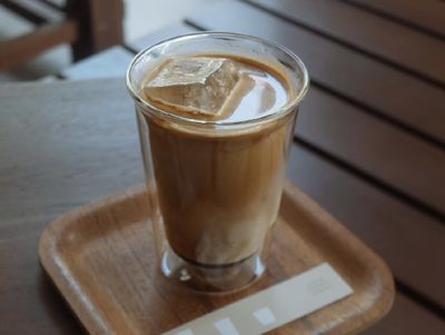 Wow! Titik Koma Berhasil Bikin Es Kopi Gula Aren Mejeng di Pusat Perhatian Bangkok
