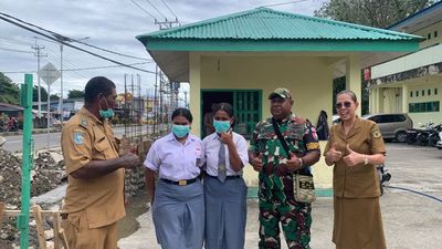Pemerintah Kampung Nawaripi Salurkan Ribuan Masker ke SMAN 1 Mimika sebagai Langkah Darurat Atasi Dampak Proyek Pembangunan