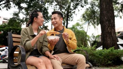 Mengapa Kita Sering Berpura-pura Baik-Baik Saja?