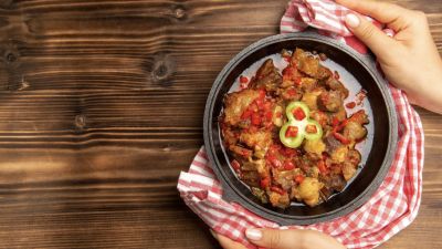 Menggugah Selera: Makanan Pedas dan Kesehatan Lambung di Indonesia