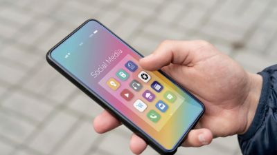 Dampak Gadget terhadap Mobilitas dan Kehidupan Sosial di Era Digital