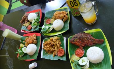 Warung Lalapan Cak Pi i: Legenda Pedas yang Tak Pernah Pudar di Malang Raya