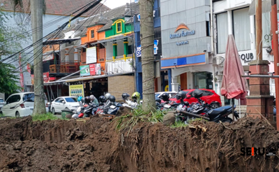 Kontraktor Menanggapi Kekhawatiran Akar Pohon Terkikis di Proyek Drainase Suhat