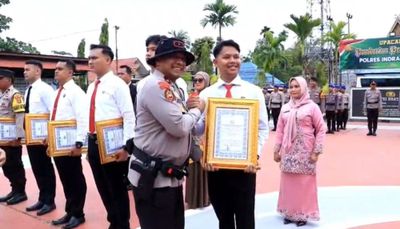 Ungkap 19 Kg Sabu, Enam Personel Polres Inhil Terima Penghargaan Polda Riau
