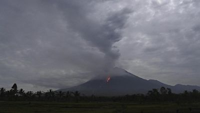 Aktivitas Vulkanik Gunung Semeru Meningkat: Waspada Terhadap Potensi Bahaya