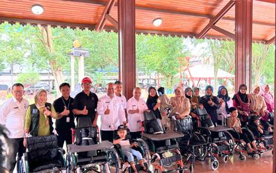 WAFCAI Salurkan Bantuan Kursi Roda untuk Sembilan Anak dengan Kedisabilitasan di Kota Cimahi