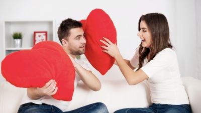 Fenomena Love Bombing: Tanda dan Dampaknya dalam Hubungan