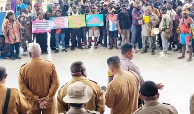 Lemasa Mengepung Kantor Bupati Mimika: Aksi Massa Bongkar Kebuntuan Pengakuan Lembaga Adat Amungme