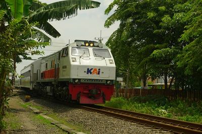 Menko AHY-Dirut KAI Pastikan Kesiapan Kereta Jelang Libur Natal dan Tahun Baru