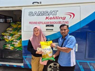 Semarak HUT Ke-25 Babel dan HUT PGRI, UPT Bakuda Bersama Cabdindik Babar Bagikan 2.000 Kg Beras Gratis untuk WP Taat