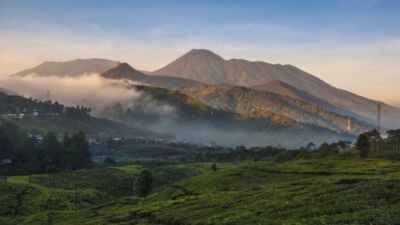 Menikmati Liburan Desember Bersama Keluarga di Alam Indonesia
