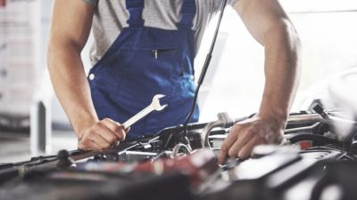 Perubahan Besar dalam Industri Otomotif: Mobil Listrik Mengubah Pekerjaan dan Pelatihan di Indonesia