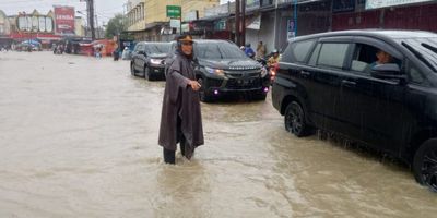 17 Desa di Samudera Terendam Banjir, Polisi Turun Langsung Evakuasi Warga