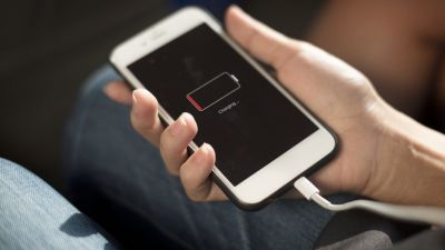 Menjaga Keamanan Pengisian Daya Smartphone: Fakta dan Mitos Overcharging