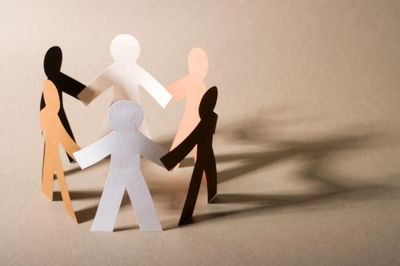 Dompet Aman, Pertemanan Nyaman: 5 Jurus Elegan Menolak Teman Pinjam Uang