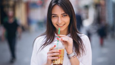 Minum Es: Mitos dan Fakta yang Perlu Diketahui tentang Kesehatan Lambung