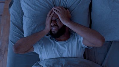 Kenapa Kepala Sakit di Malam Hari? Ternyata Ini Penyebabnya