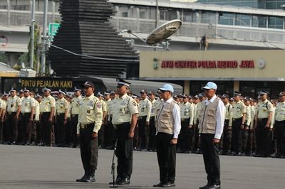 Gagalkan Aksi Kejahatan, Kapolda Metro Ganjar Penghargaan ke Sejumlah Satpam