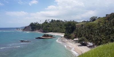 Mahembang, Pantai Cantik Pasir Putih Yang Ada di Kakas