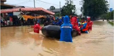 Banjir Lhokseumawe Naik Lagi, Polisi Kerahkan Perahu Karet untuk Evakuasi Warga