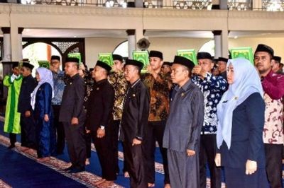 Sumpah Pejabat Kabupaten Gorontalo Digelar di Masjid Lengkap dengan Kain Kafan