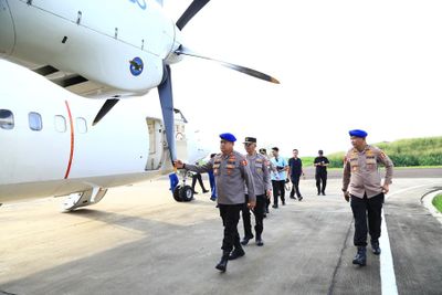 Polri Terbangkan Peralatan Kesehatan ke Aceh, Sumut, dan Sumbar, Bantu Korban Bencana