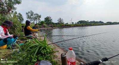Rutin Ditaburi Ikan Oleh Kapolres Danau Kawasan Mapolres Serang Jadi Spot Idaman Pemancing