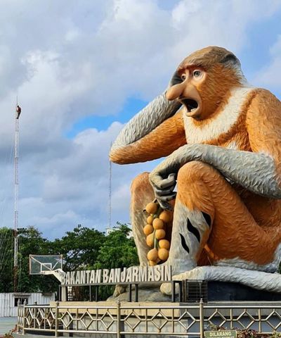 Mengenal Patung Bekantan, Mahakarya Perunggu Ikonik di Jantung Banjarmasin